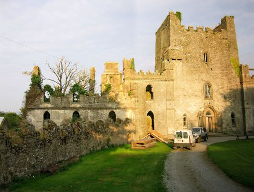 1200px-Castle_Leap,_Birr,_Ireland[1]